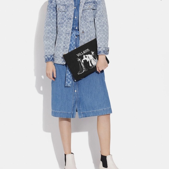 Disney X Coach Large Wristlet 30 With Villains Motif - Picture 1 of 4